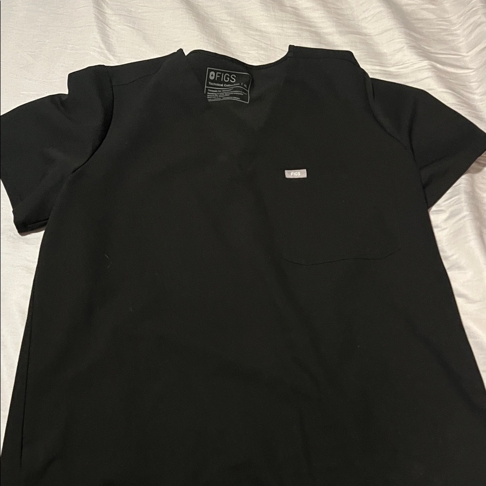 FIGS Women’s Black Shirt and Joggers